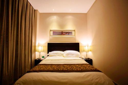 酒店大床間入住人數(shù)、收費(fèi)標(biāo)準(zhǔn)及會(huì)議廳租賃詳解